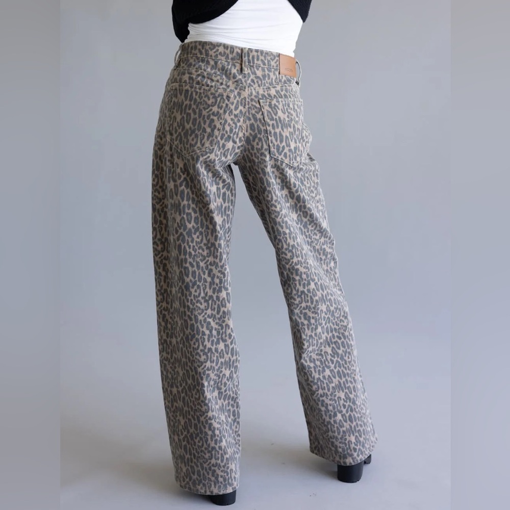 Hidden - Women's Alyx Oversized Baggy Cheetah Print Jean - Picture 2 of 3
